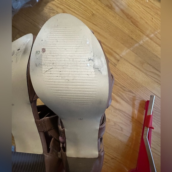 G by Guess tan strappy heeled sandals size 8 - Picture 5 of 7